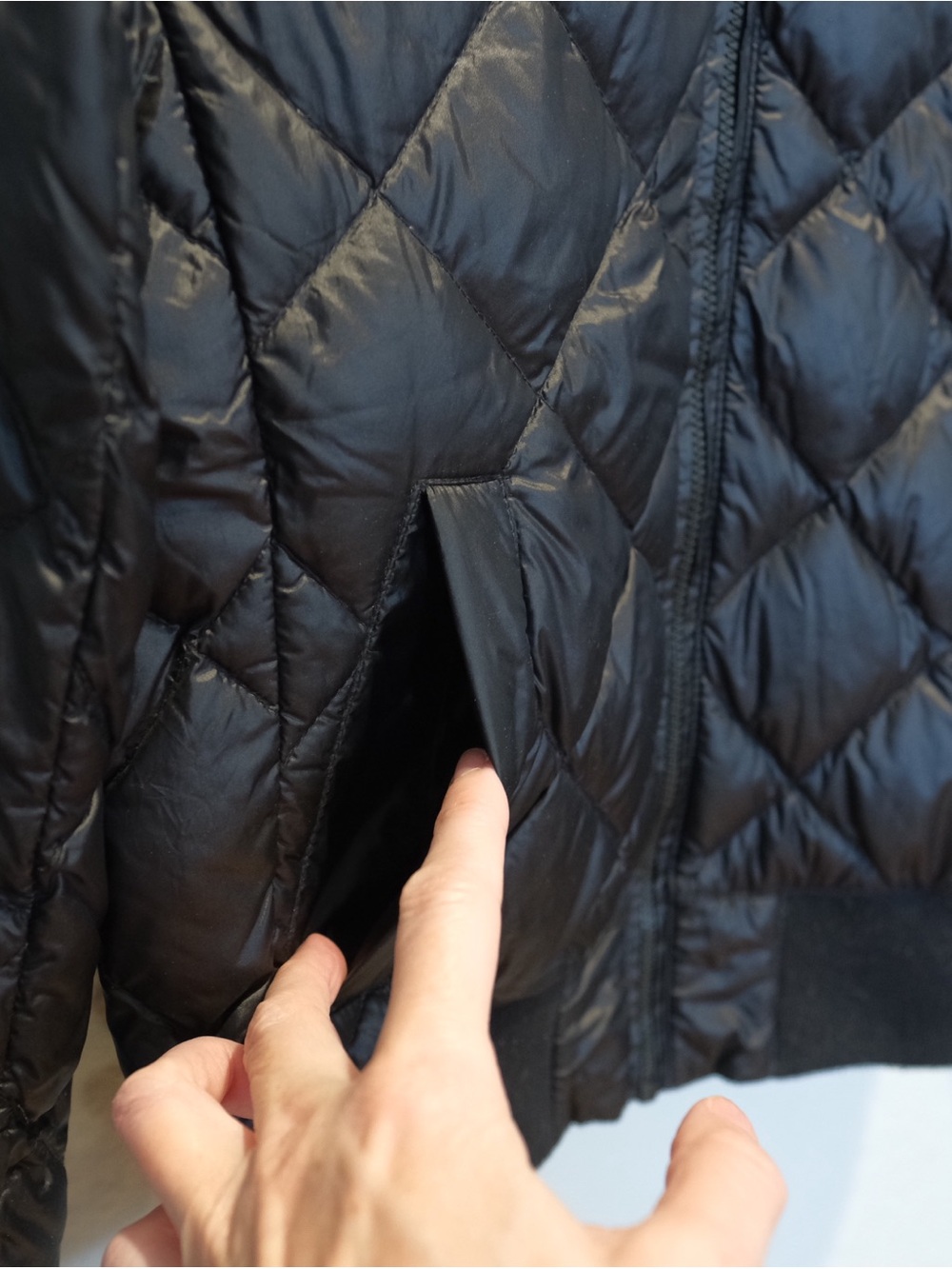 Aritzia TNA League Goose Down Bomber Quilted Jacket Women’s Size XS Black - Picture 7 of 9